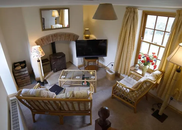 Cosy Secret Cottage In A Beautiful Walled Garden