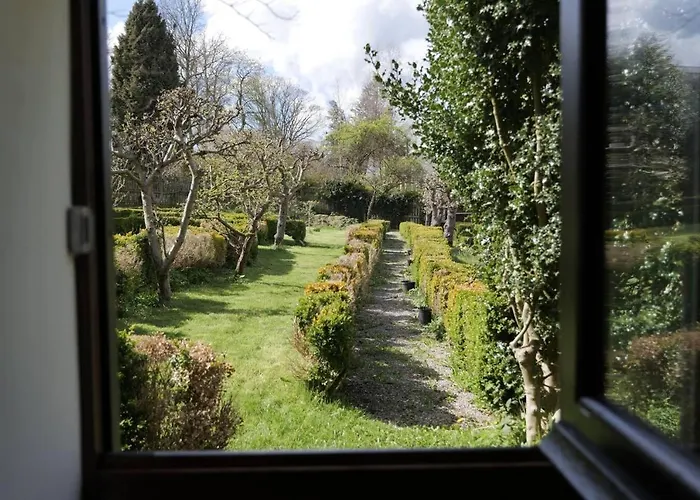 Cosy Secret Cottage In A Beautiful Walled Garden
